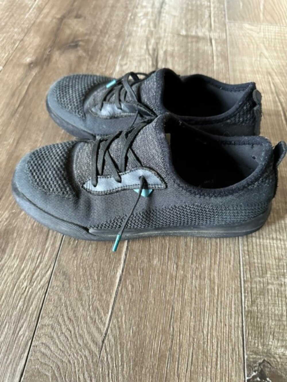 Vessi shoes size 4 youth